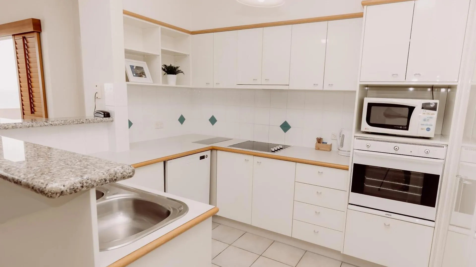 Aparthotel The Point Coolum Coolum Beach Australia