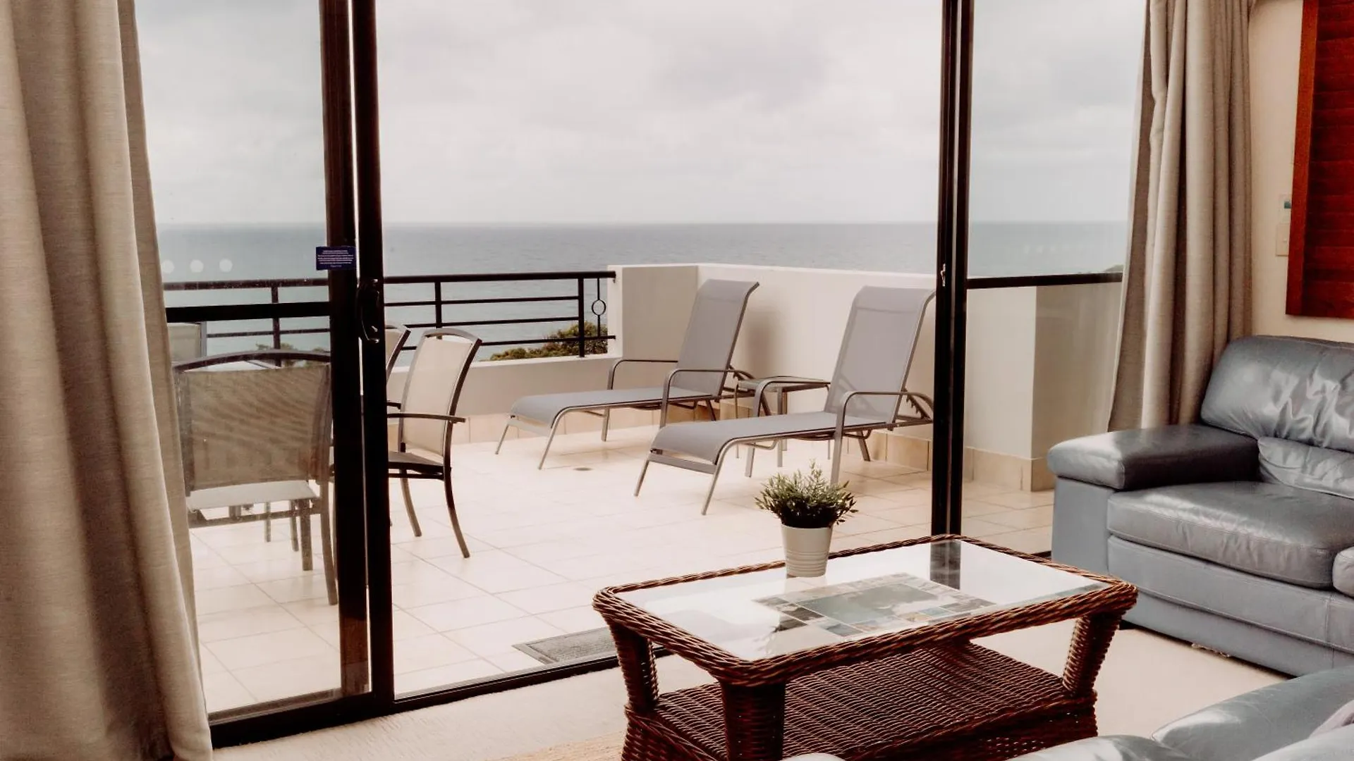 ****  Aparthotel The Point Coolum Coolum Beach Australia